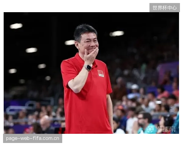 中国队主教练蔡斌在对阵巴西的关键分阶段，通过精准的暂停和换人打乱了对手的进攻节奏。